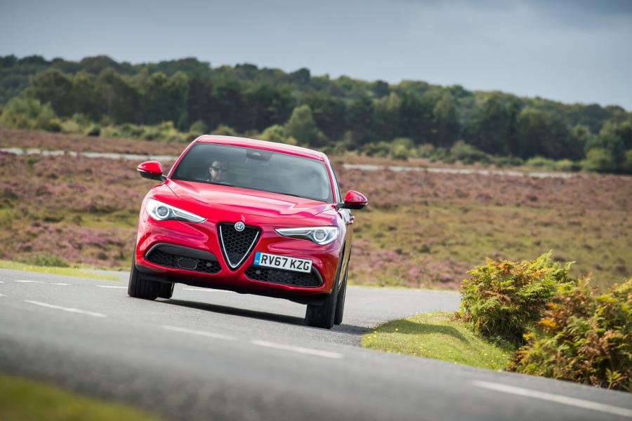  Alfa Romeo Stelvio (949) 2017 года  (UK) (фото 35 из 41)